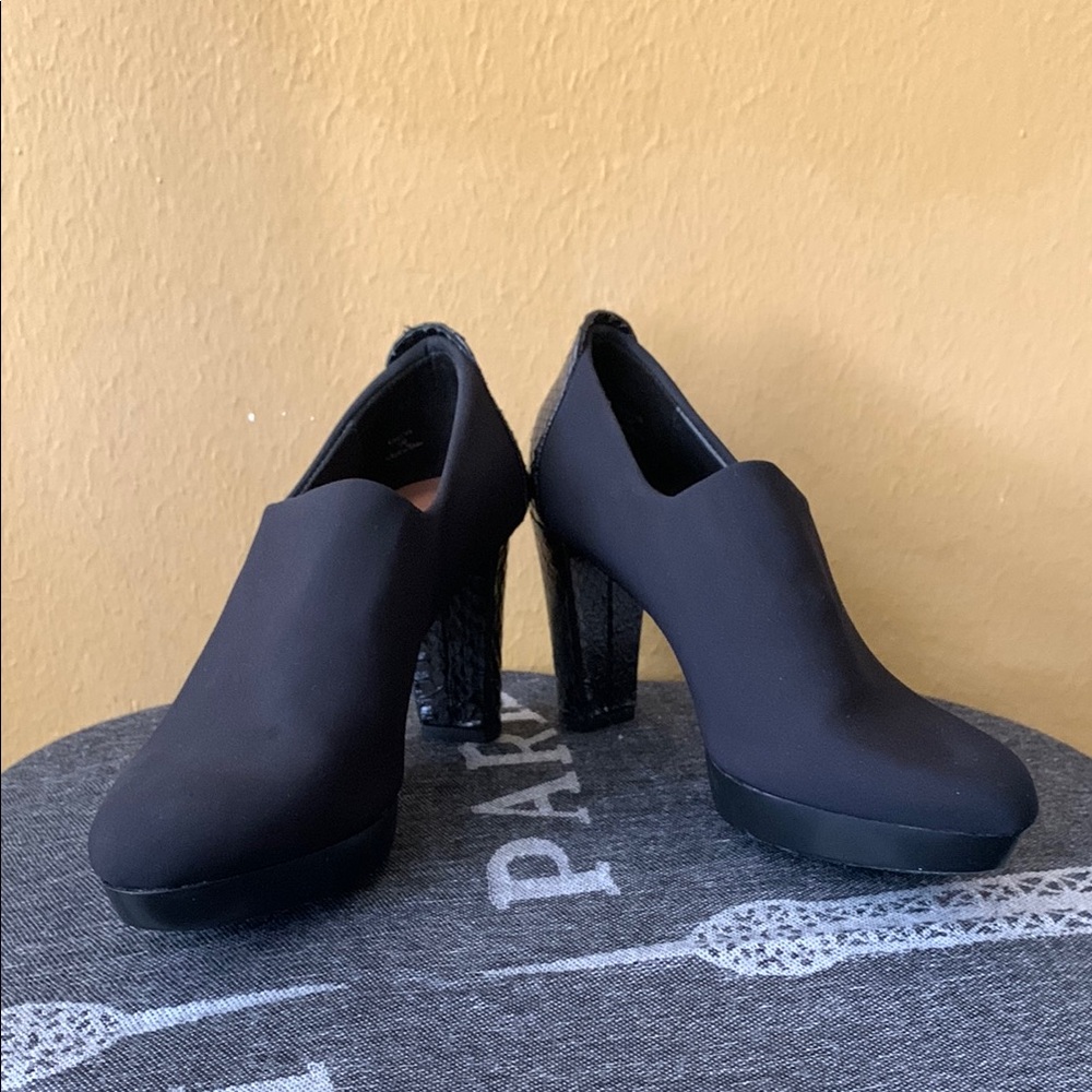 Donald J. Pliner Black Heels with Chunky Heel and Elastic Opening